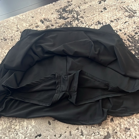 Black Pleated Skirt with built in shorts size XXL swim bottoms - Picture 3 of 3